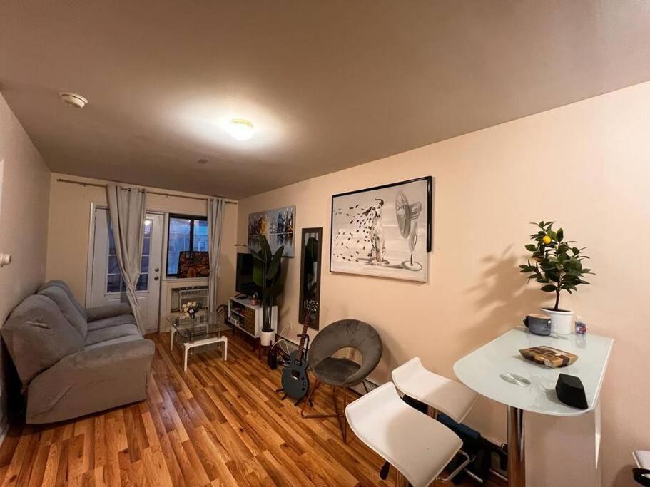 Queens Apartment | 15 minutes to Manhattan with Balcony. Train is walking distance