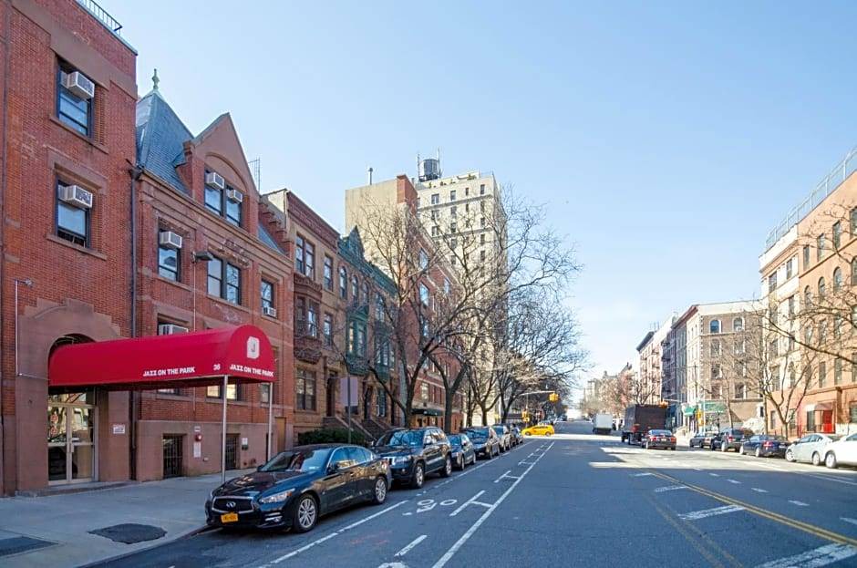 Manhattan Valley Hotel | 2-Star Hotel ∙ Jazz on the Park Youth Hostel