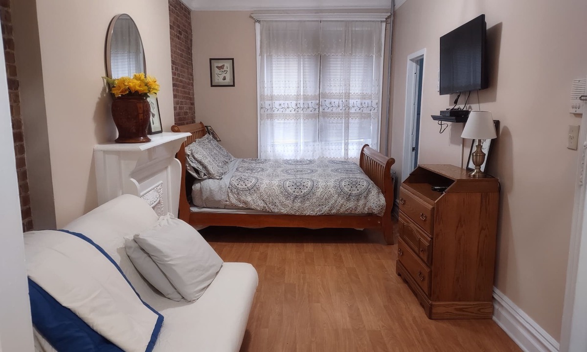 Harlem Hotel | 2N FL RENOVATED LOTS OF LIGHT W/KITCHEN - 3 MINUTES WALK TO SUBWAY