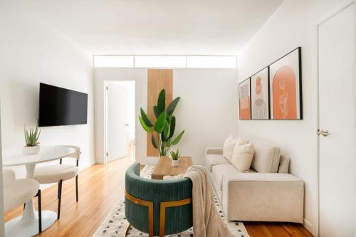 Midtown West Apartment | 444-4D Prime Studio Hell's Kitchen