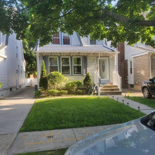 Queens Apartment | Adorable 2 Bedrooms in Bellerose NY