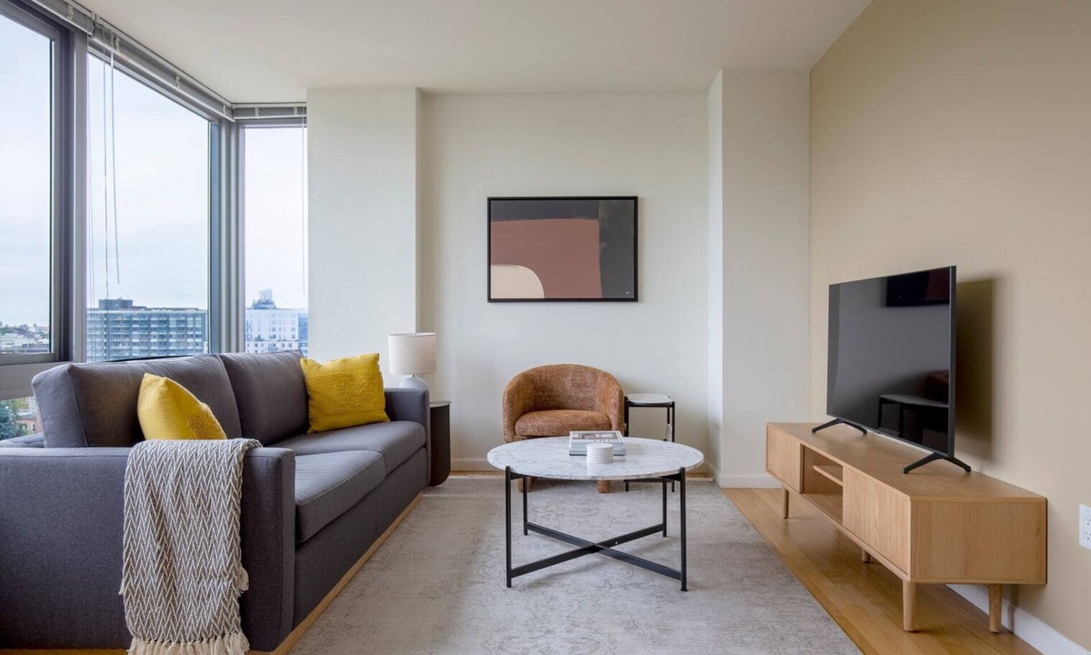 Hunters Point Apartment | Amazing LIC 1BR w/Doorman, Pool & Gym, nr River, by Blueground