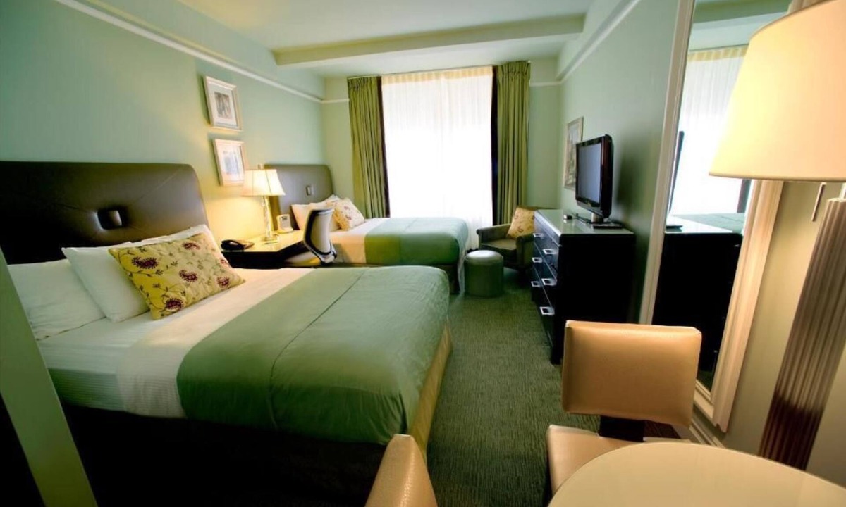 Central Park West Apartment | Authentic NYC Getaway! Historic Property Close to Metropolitan Museum of Art!