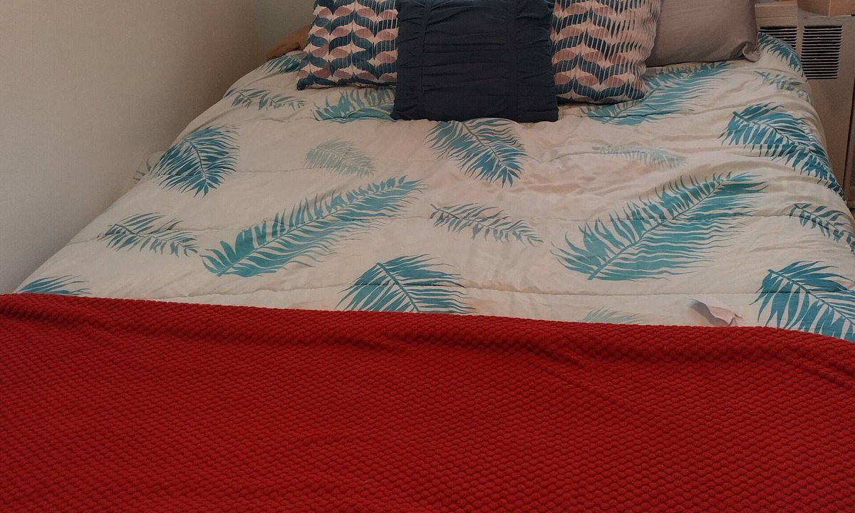 Queens House | Beautiful room available near LaGuardia Airport.