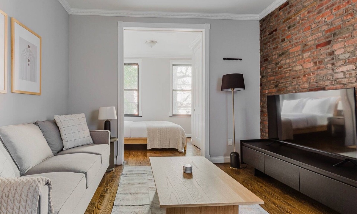 Ukrainian Village Apartment | Blueground | East Village 1bd apartment
