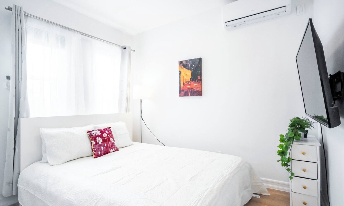 Queens Apartment | Brand New, Stylish Small Studio with Bathroom , Kitchenette, Laundry and WiFi