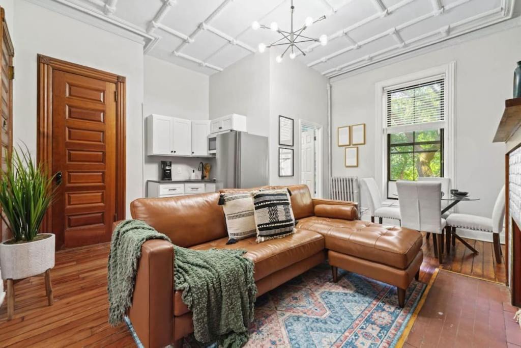 Central Park North Apartment | Brownstone Near Subway and Columbia Uni