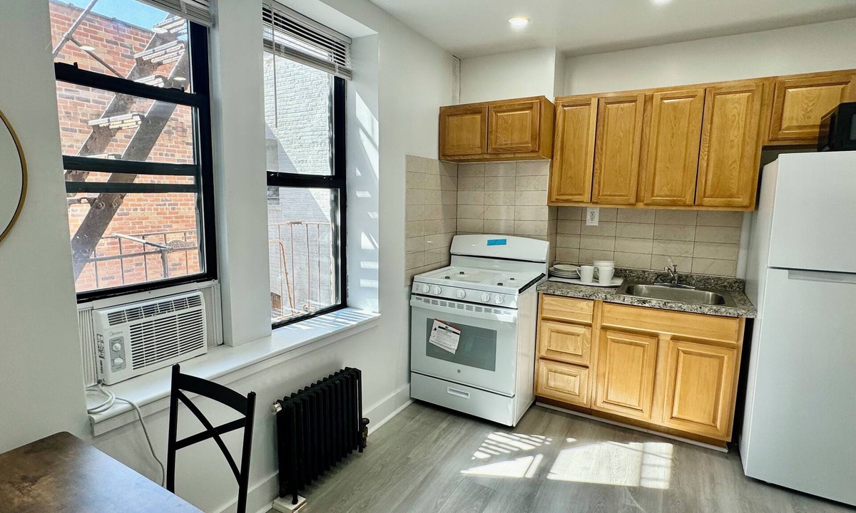 Dyker Heights Apartment | Charming apartment in fantastic Brooklyn with WiFi, AC