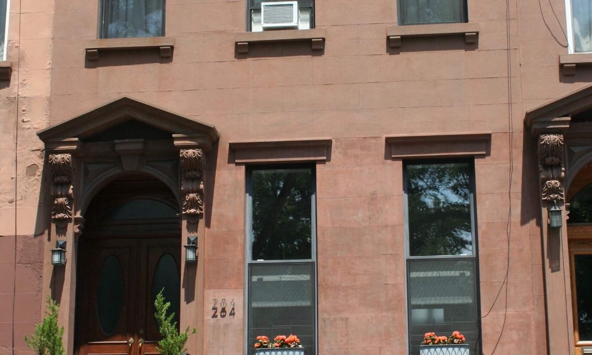 Carroll Gardens House | Charming, Convenient & Spacious 2BR Carroll Gardens Brownstone