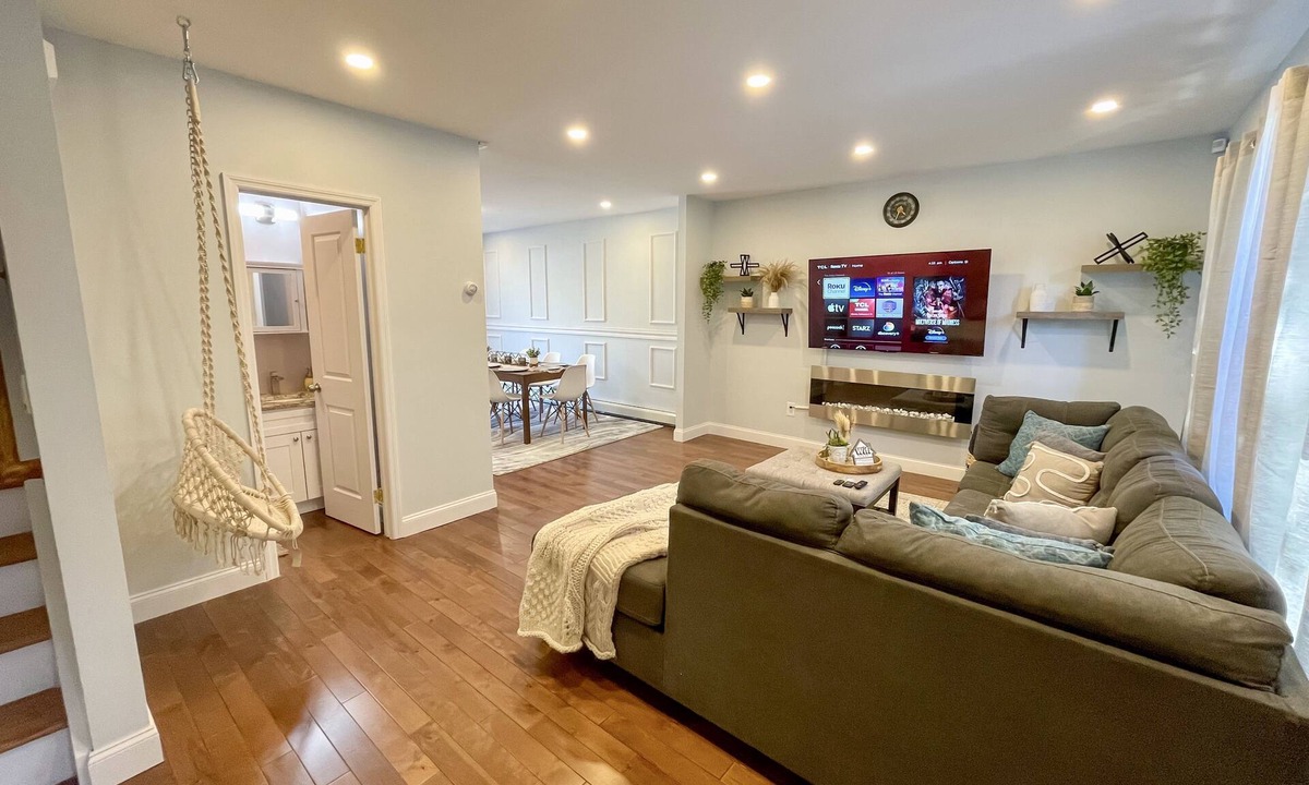 Queens House | Cheer-Full 3bedroom House/n Casino