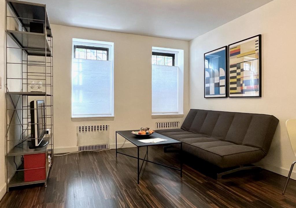 Brooklyn Apartment | Close to all! 2-room suite in a 1-family townhouse