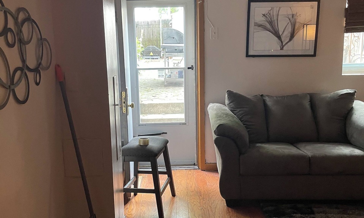 Pelham Gardens Apartment | Cozy 1 Bedroom, Ground Floor Apartment in the Northeast Bronx