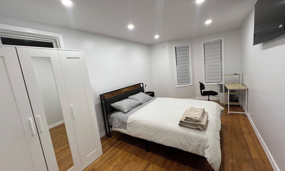 Queens Apartment | Cozy 2-Person Apt Near JFK Airport & Shopping Area for Long Stays