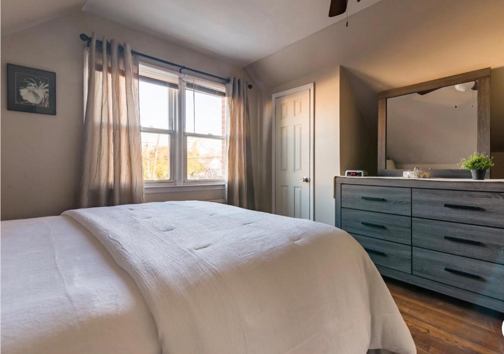 Queens Apartment | Cozy Cape Cod 1BR close to LGA