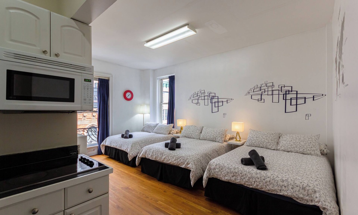 Koreatown Apartment | Cozy STUDIO 3 Full beds in Midtown 1