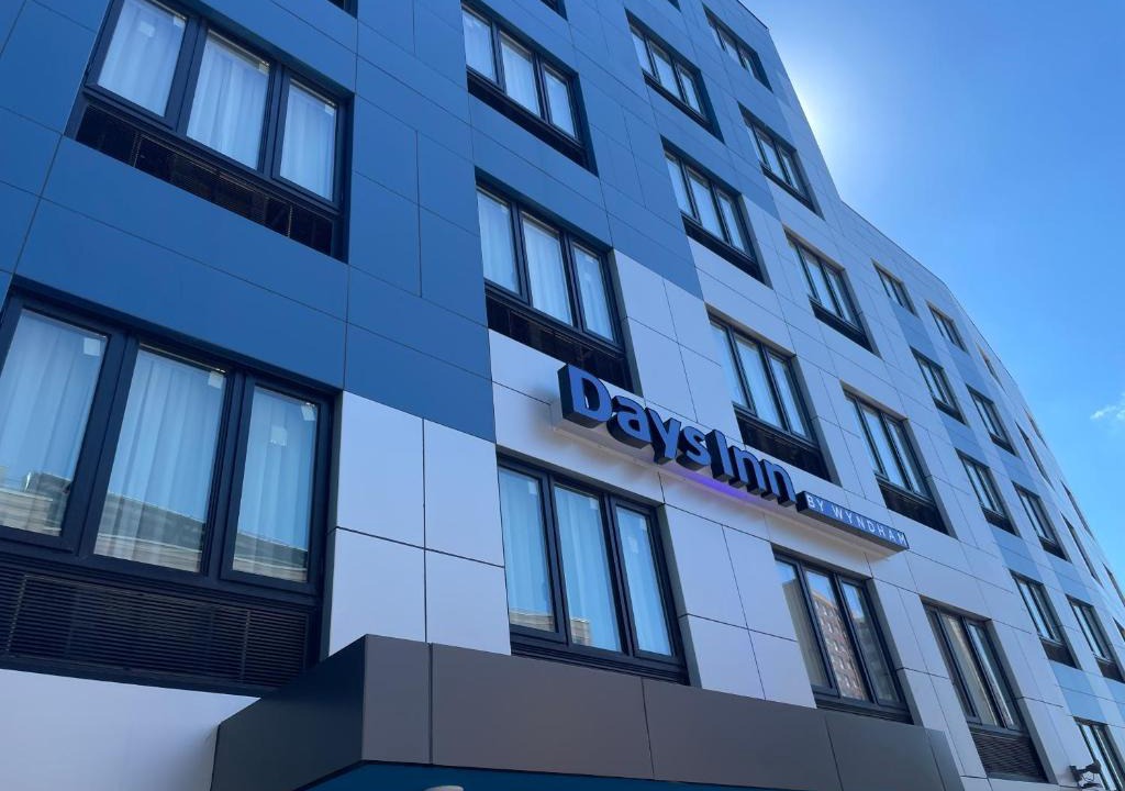 Norwood Hotel | Days Inn by Wyndham Bronx NYC