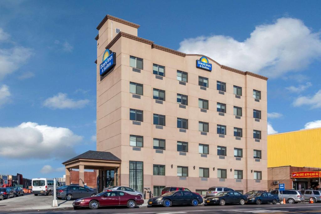 Queens Hotel | Days Inn & Suites by Wyndham Jamaica JFK Airport