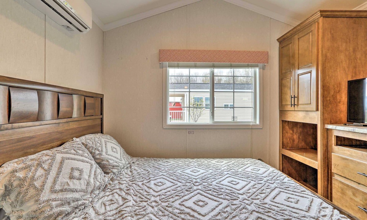 Pleasant Mount Cottage | Elevated Comfort with Radiant Brightness