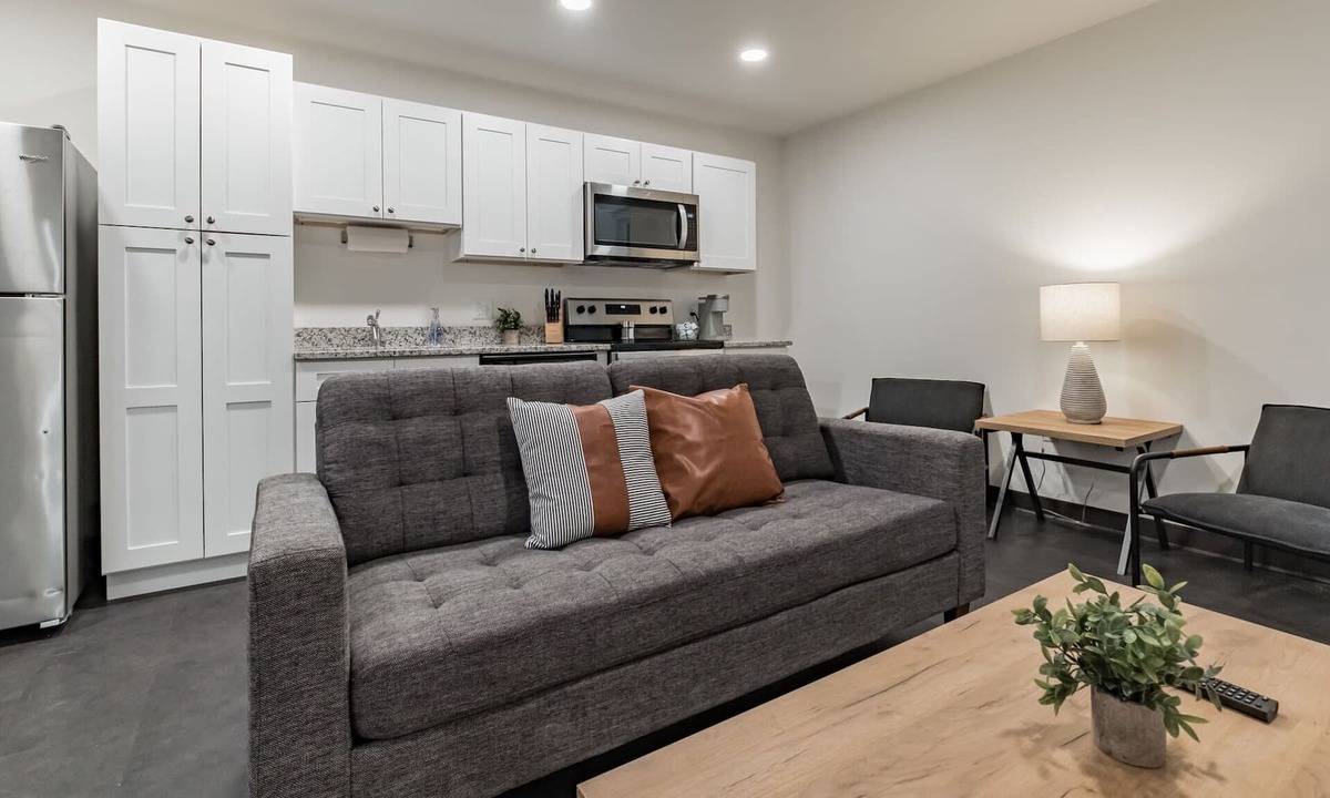 Cultural District Apartment | Frontdesk | Studio Apt near Pittsburgh Zoo