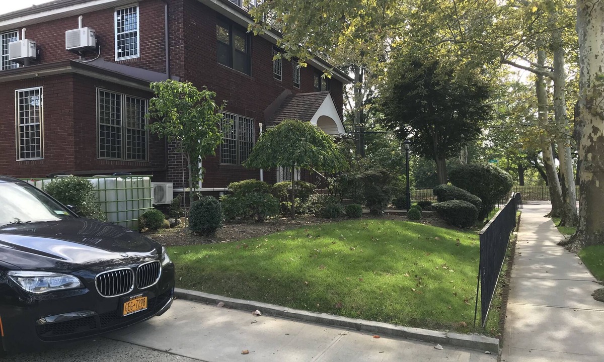 East Flushing House | Grand Home On Kissena Park in Flushing NYC