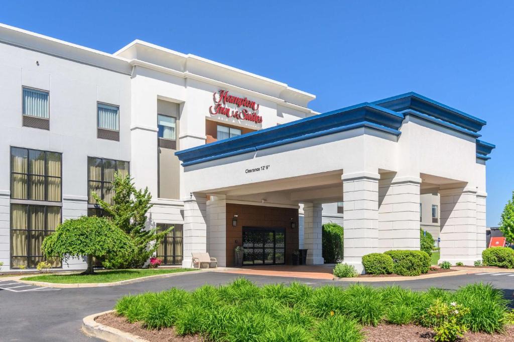 Manchester Hotel | Hampton Inn & Suites Hartford-Manchester