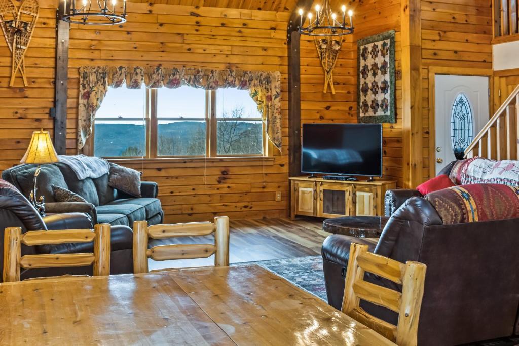 Hammondsport House | Hidden Lake Lodge
