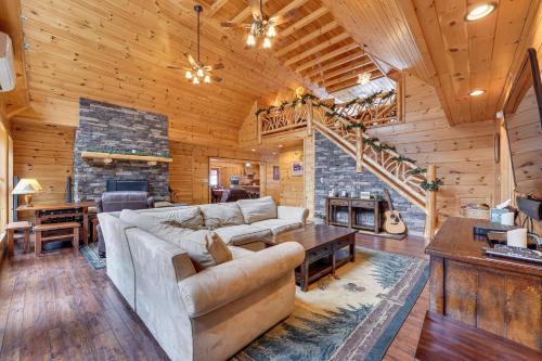 Town of Webb House | Hot Tub & Dock: Waterfront Cabin in Old Forge!