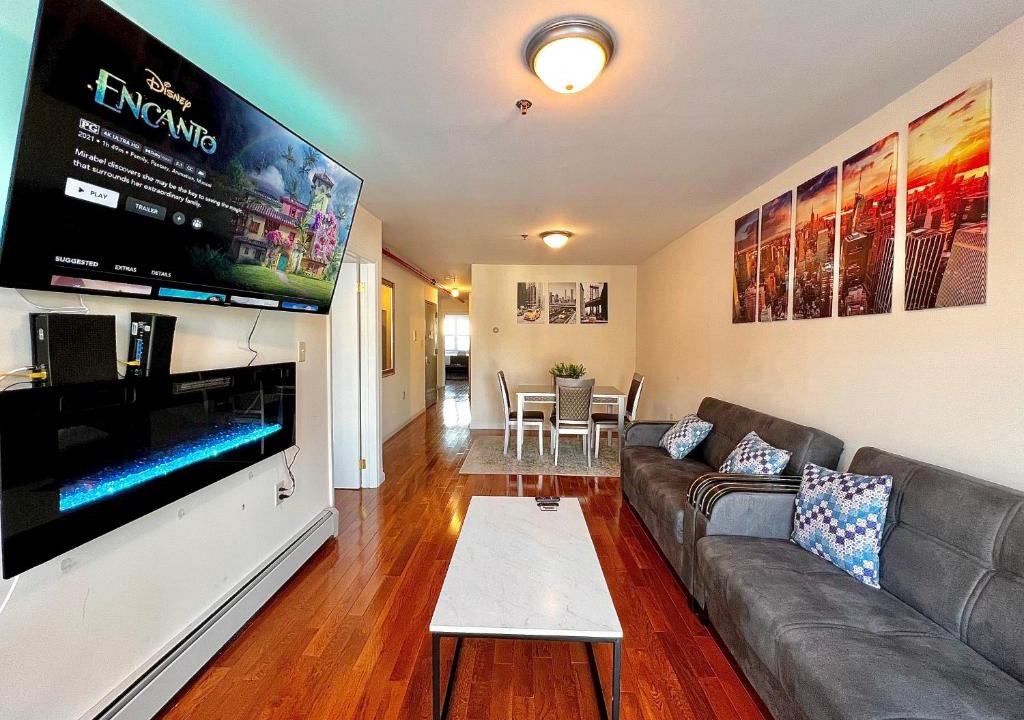 Queens Apartment | HUGE & LUXURY 3 Bed-Apt Queens NYC. A Hidden Gem