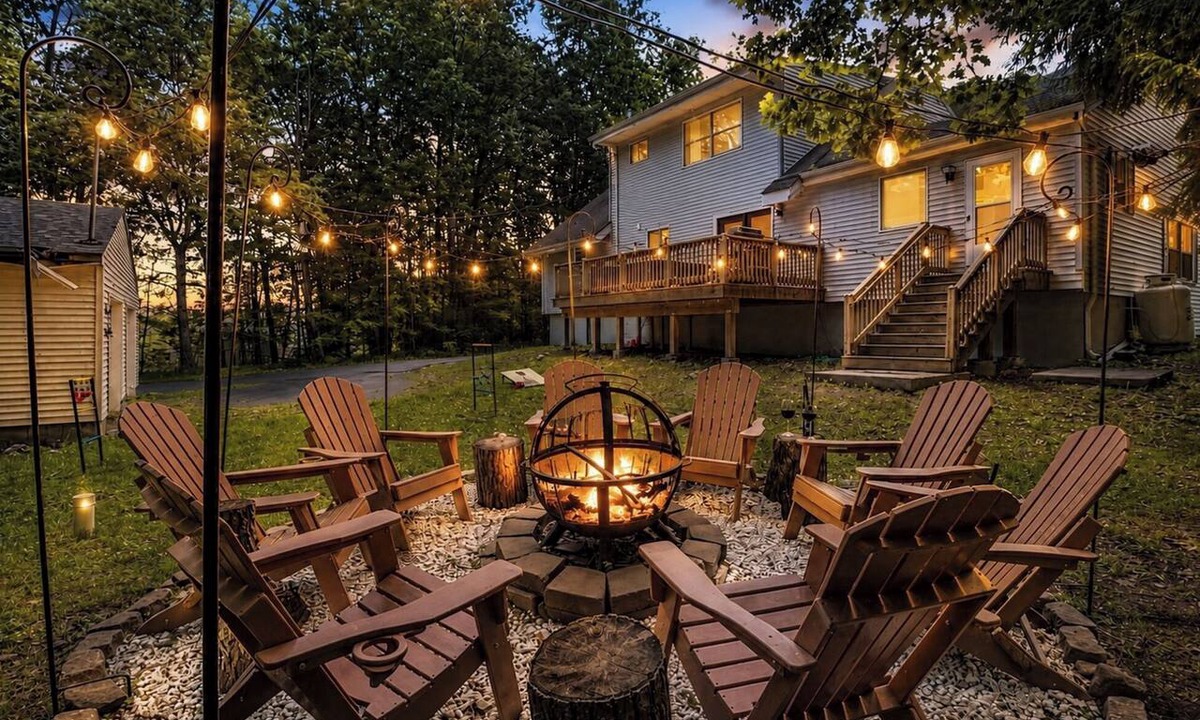 White Haven House | Lake Access & Private Hot Tub at Poconos Home!