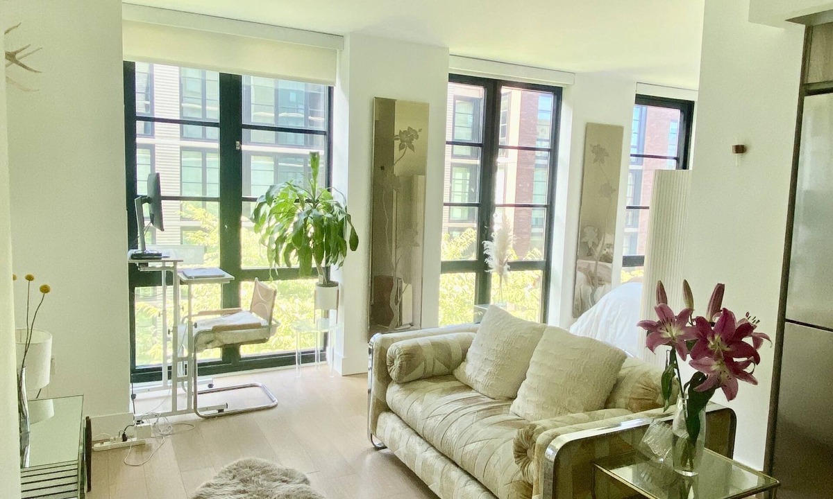 Gowanus Apartment | Large Alcove Sundrenched Studio in Luxury Doorman Building Prime Location