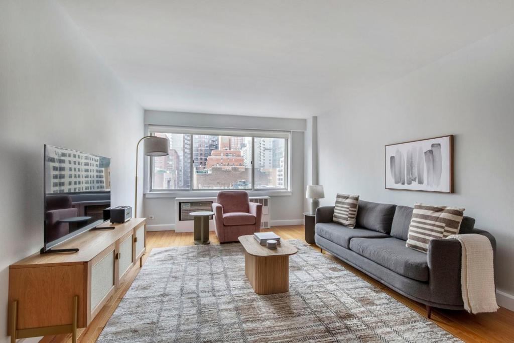 Central Park South Apartment | Lenox Hill 2br w elevator doorman nr art NYC-1284