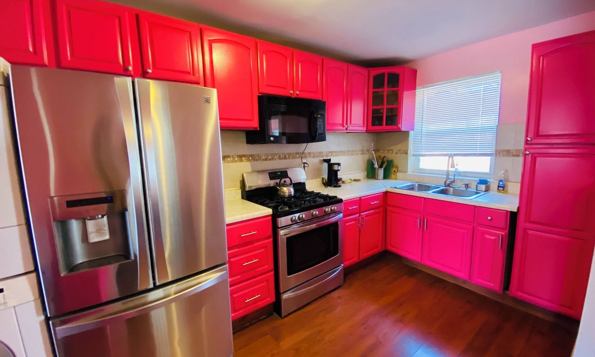 Williamsbridge House | Live the Dream at NYC Barbie’s House: Chic 4-Bed, 2.5-Bath Bronx Getaway!
