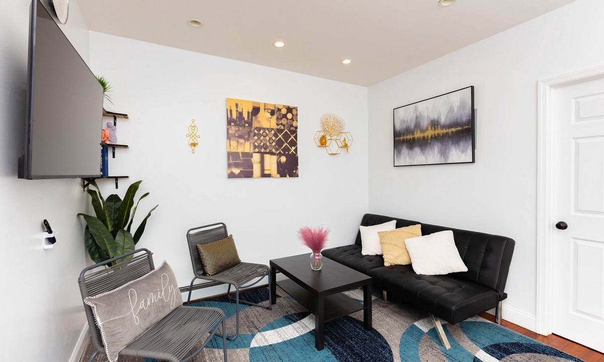 Bedford-Stuyvesant Apartment | Lovely 3-bedroom with free street parking