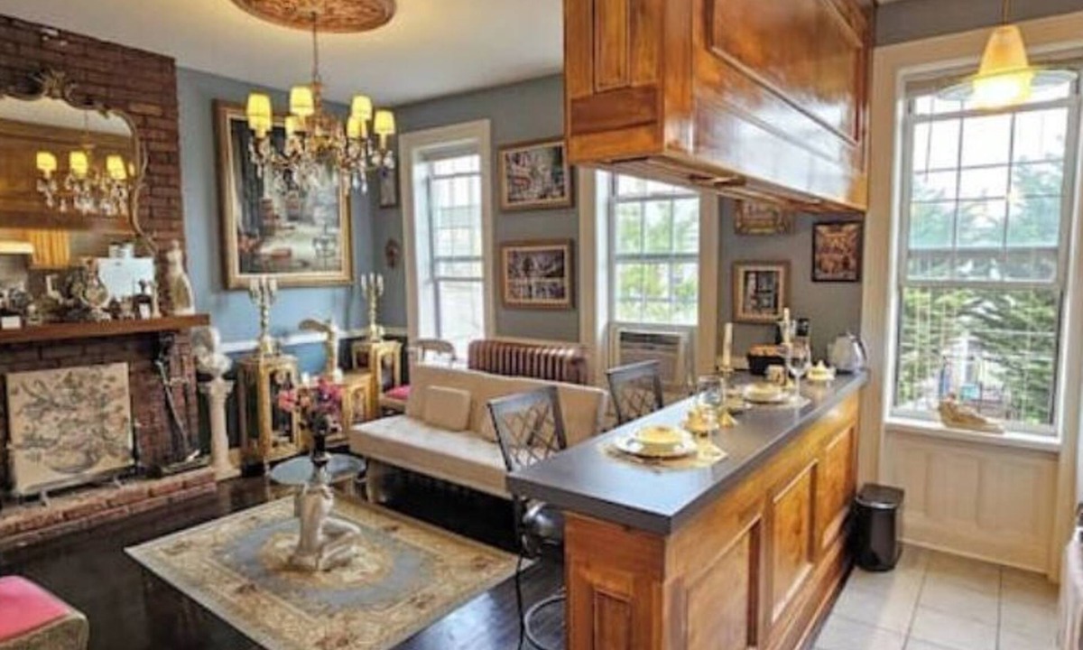 Queens House | Luxurious Apartment at Colonial Townhouse