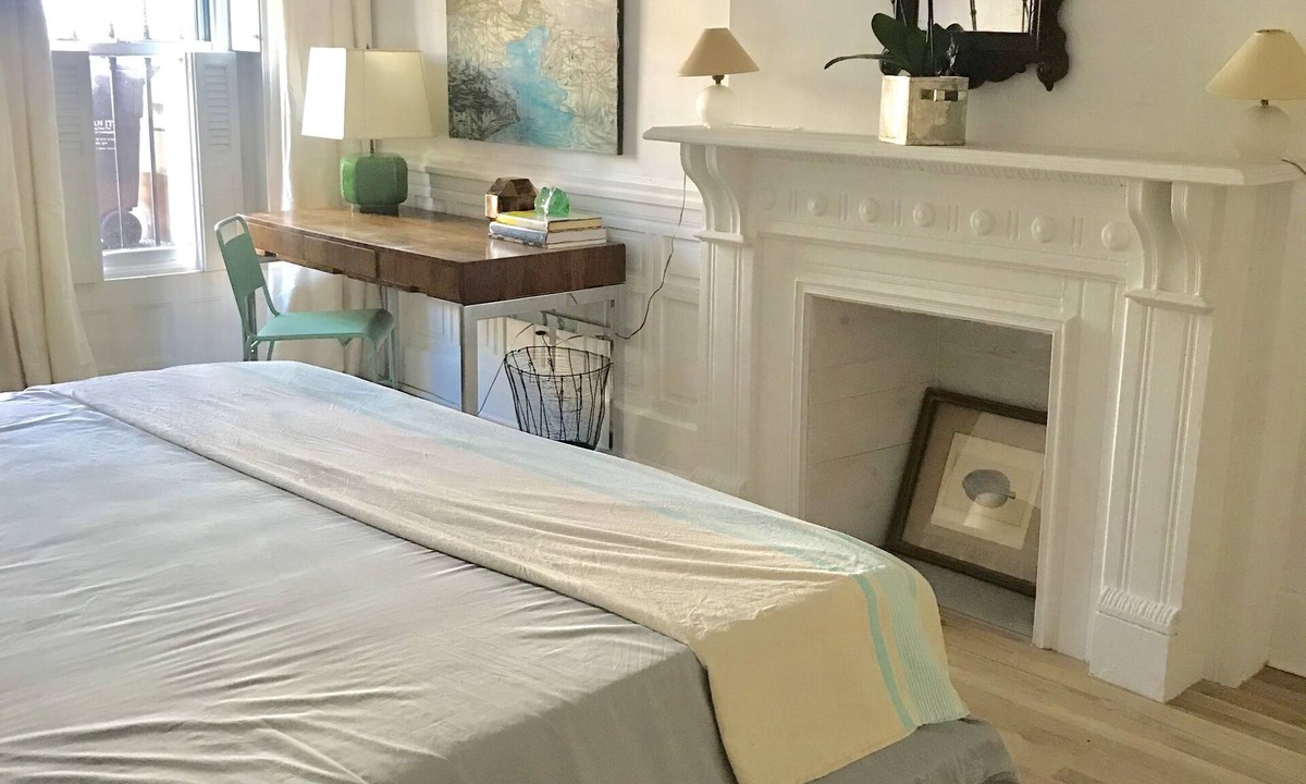 Bedford-Stuyvesant Apartment | Luxury Top 50 Interior Designer Studio Apartment