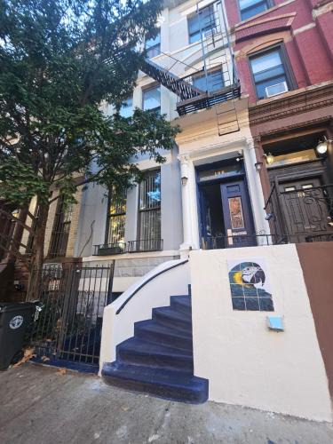 East Harlem Hostel | Macaw Guest House