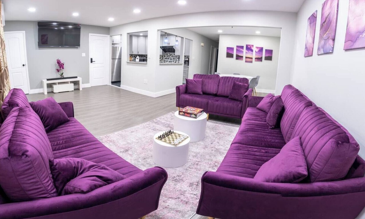 Queens Apartment | Modern 3 Bed 2 Bath Home With Parking: 2 min LGA, 15 min JFK, 20 min Manhattan