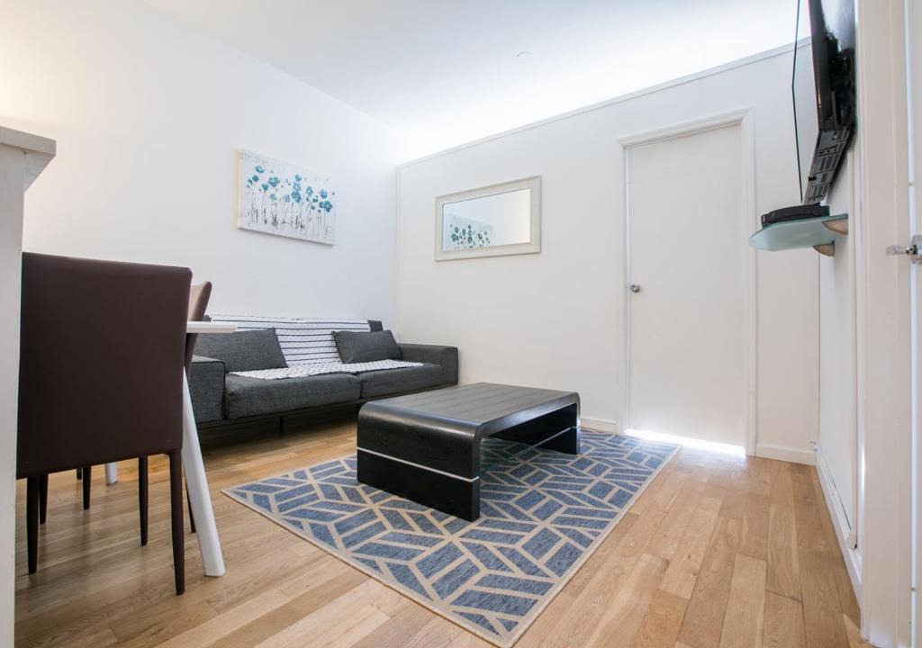 Manhattan Valley Apartment | Modified Two BD Apartment At Columbus Avenue