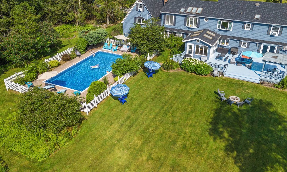 Liberty House | Pondview Manor - Spacious Farmhouse w/Pool