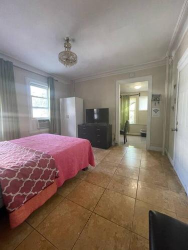 Queens Apartment | *PRIVATE* Studio 5 minutes from LGA/US Open