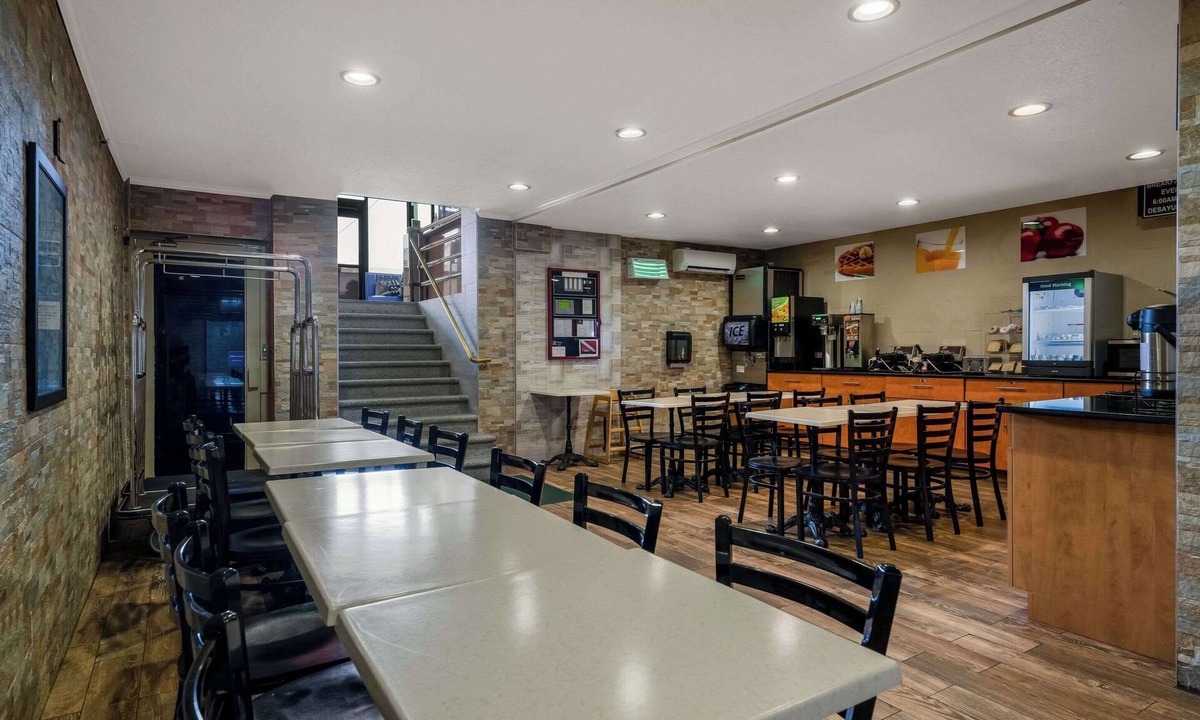 Rochdale Hotel | Quality Inn JFK Airport Rockaway Blvd