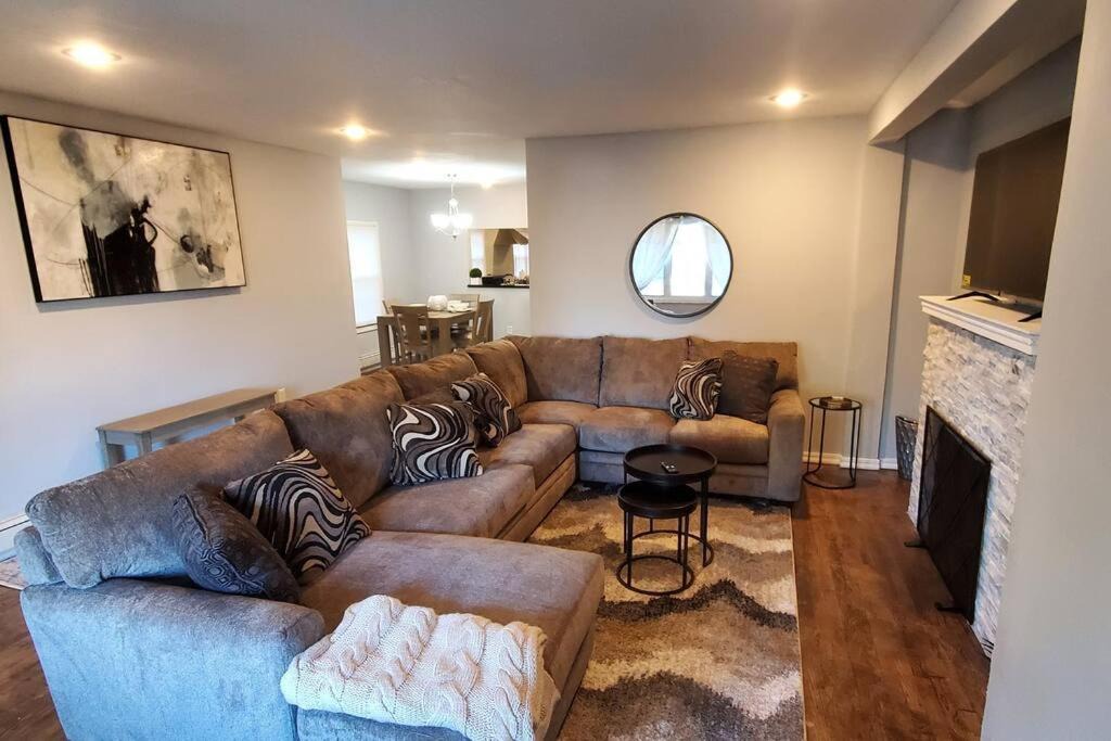 Queens Apartment | Quiet 3 Bedroom Apartment in Private Home