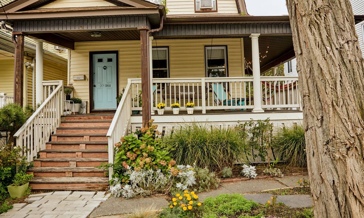 Queens House | Rockaway Retreat House