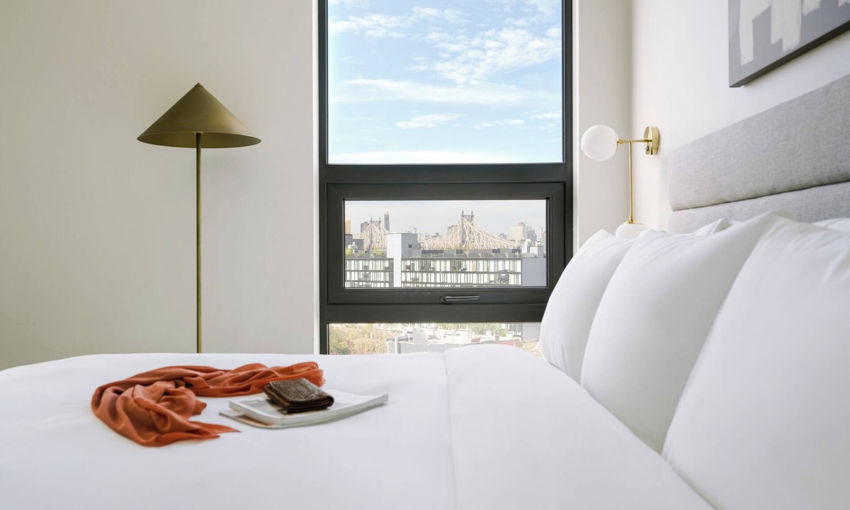 Hunters Point Apartment | Sonder Court Square | King Studio Apartment