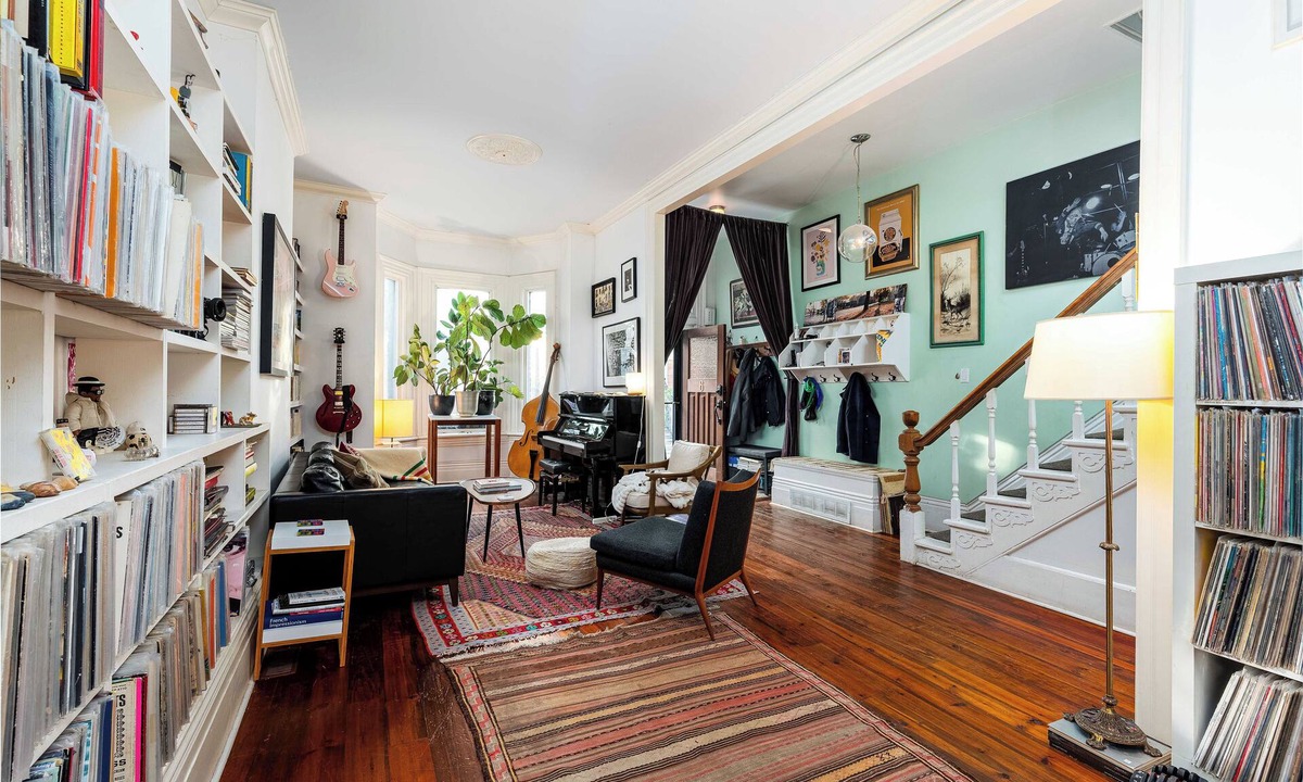 Wellington Place Hotel | Spacious 3 Bedroom Hotel Suite in Down Town Toronto