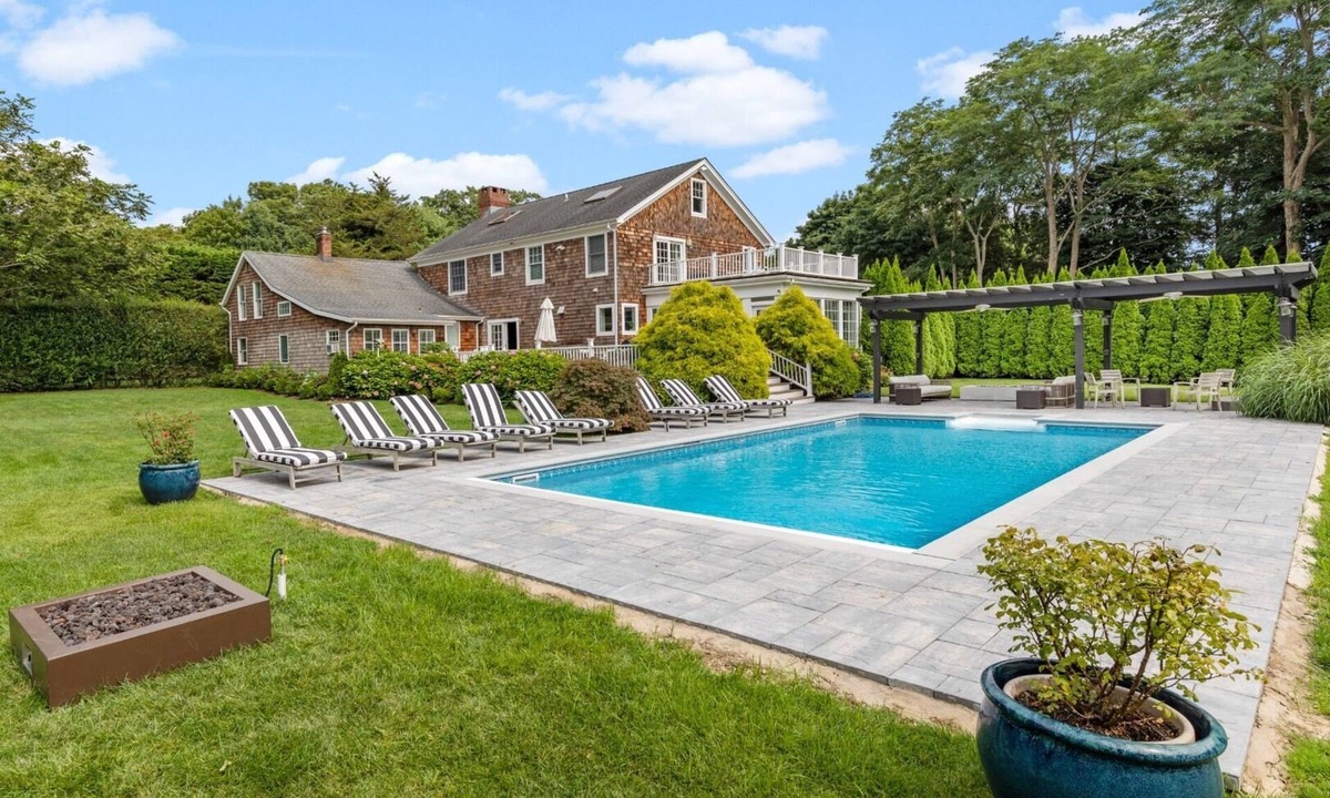 North Sea House | Spacious 7-bedroom house in gorgeous Southampton with heated pool