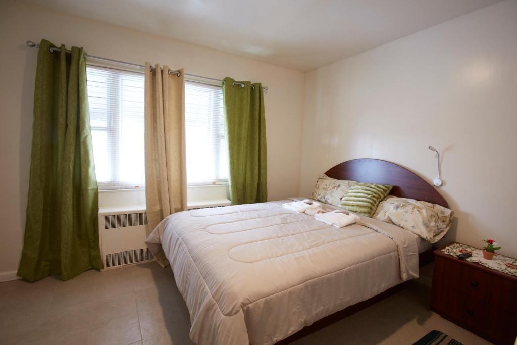 Pelham Gardens Apartment | STUDIO&ONE BEDROOM APARTMENTS