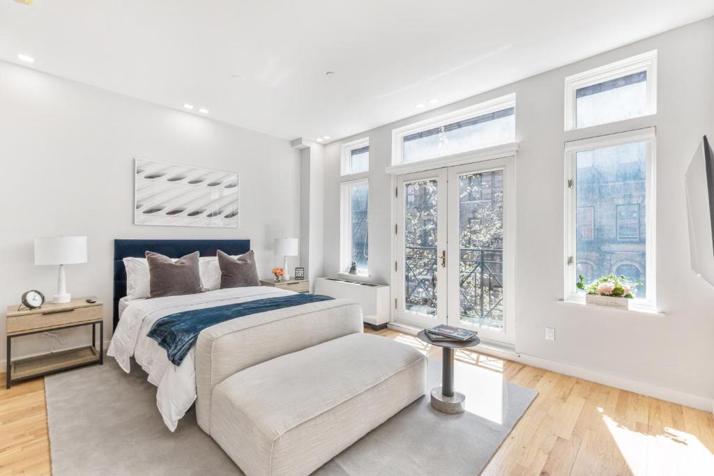 Central Park South Apartment | Studio w Charming Juliet Balcony in Upper East