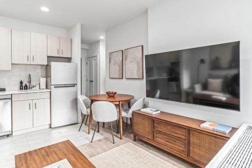 Midtown East Apartment | Stylish 2 Bed 1 Bath Stay by the Chrysler Building & Vibrant Murray Hill