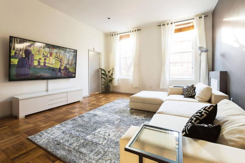 Ukrainian Village Apartment | Union Square - Four Bedroom Condo-Hotel Suite